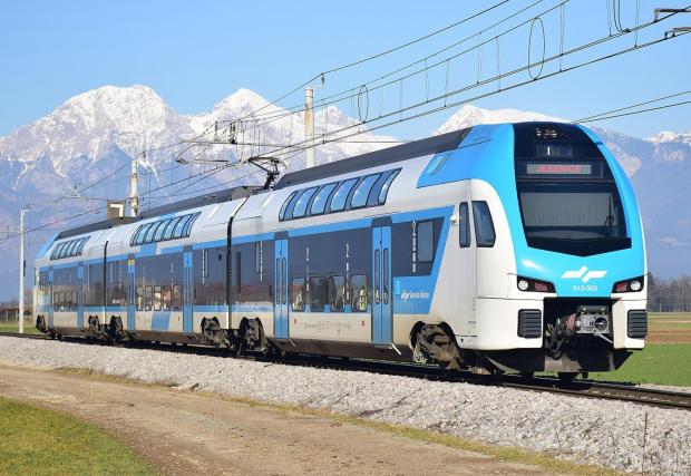 Двутажен влак KISS160 в Словения