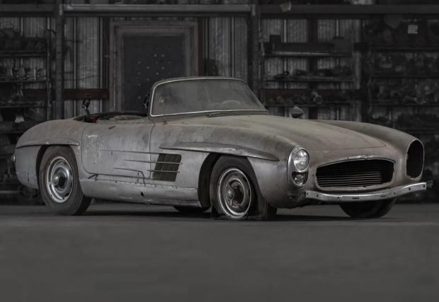 Галерия от 17 снимки с Mercedes-Benz 300 SL Roadster