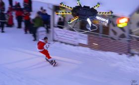 Гигантски дрон с 16 ротора влачи Дядо Коледа. На сноуборд. Нереално видео и галерия