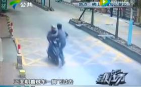 Нокдаун: Китайски тираджия се изявява, като Джаки Чан. Видео