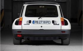 Това 1983 Renault 5 Turbo 2 е на 5900 км и е от Пловдив. Продава се в Париж, цената е 95 000 евро. Галерия и инфо