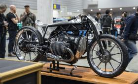 BMW Motorrad разработва нов 1800-кубиков боксер. Показват прототипа му с ‘Departed’ на Custom Works Zon