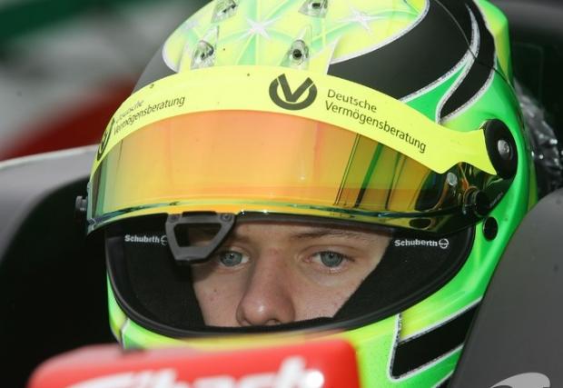 Шумахер младши дебютира с победа във Формула 4