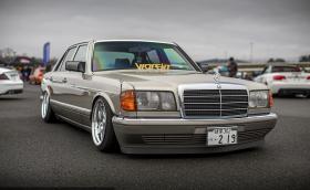 Merc S-Class W126 „за шефа на Якудза“. Чист и оригинален, като изключим стойката и джантите... „Да“ или „не“? Галерия