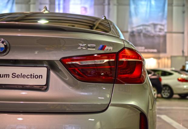 Фото гид към изложението на BMW: Слънцето изгря и се метнахме в EXPO центъра за да видим моторетките на BMW. Имаше и коли. Но по-скоро гледахме моторите