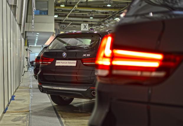 Фото гид към изложението на BMW: Слънцето изгря и се метнахме в EXPO центъра за да видим моторетките на BMW. Имаше и коли. Но по-скоро гледахме моторите