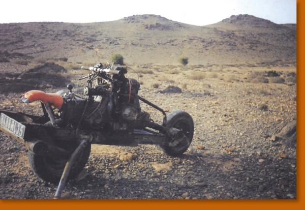 Да си направиш мотоциклет от счупен Citroen 2CV, по средата на Сахара. Невероятната история на Емилие Лиреи