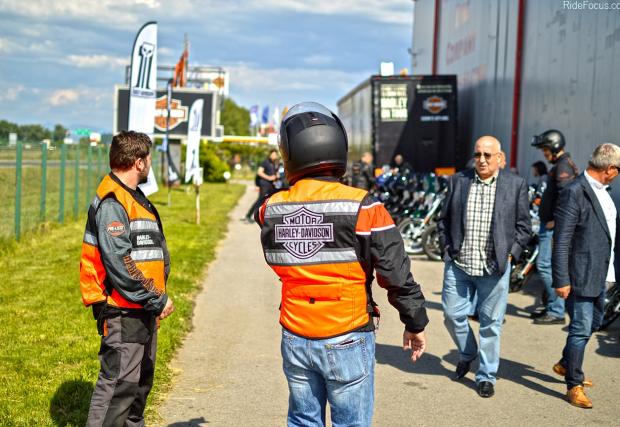 Harley on Tour 2016. Камионът стовари 23 мотора в София, а ние бяхме там. Галерия от събитието и тестовото каране