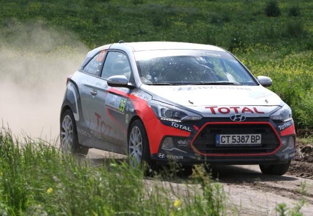 Оспорвана битка в Hyundai Racing Trophy в първия ден на рали България