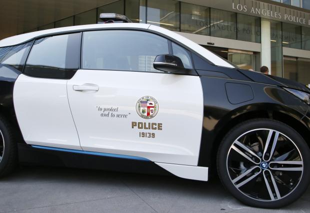 Полицията в Лос Анджелис ще се вози на 100 броя BMW i3. Ще ползват Tesla Model S, като преследвач...