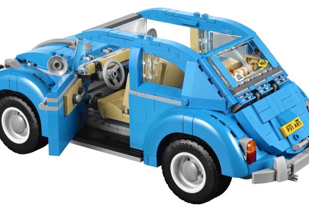 Lego отново разцепва. Този път с VW Beetle. Частите са 1167