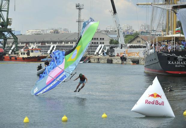 Red Bull Flugtag купонът във Варна бе як. Галерия и резултати