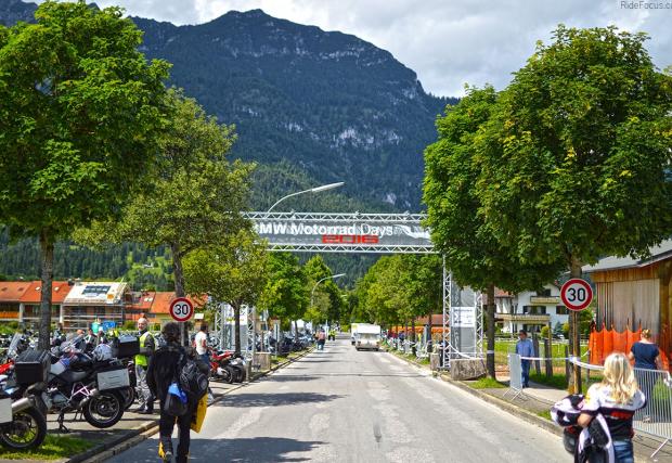 Да хванеш краткия път през Алпите: Мюнхен-Гармиш, 1100 км. BMW Motorrad Days 2016