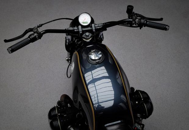 Един мотоциклет, направен според немския закон за чистотата на... бирата. Dust Custom Motorcycles BMW R 100 R отвори пивоварна