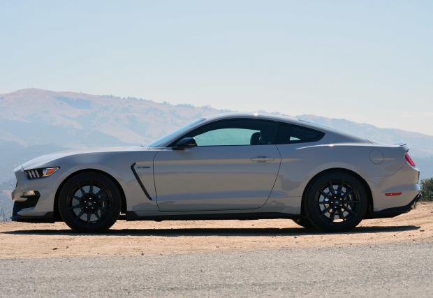 Моторът на Mustang Shelby GT350, най-мощният атмосферен агрегат на Ford в историята. Анатомията на двигателя