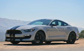 Моторът на Mustang Shelby GT350, най-мощният атмосферен агрегат на Ford в историята. Анатомията на двигателя