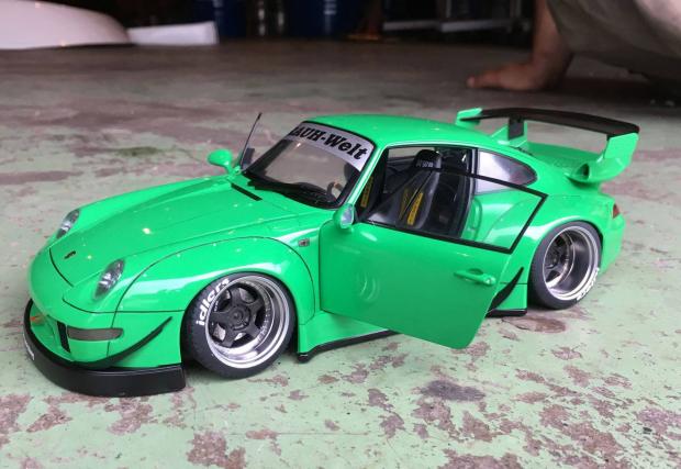 Малко, но от сърце: култовото RWB Porsche 993