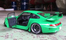 Малко, но от сърце: култовото RWB Porsche 993