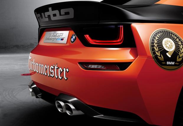 BMW боядиса 2002 Hommage в оранжево и го нарече Turbomaster