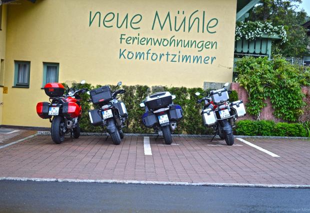 Когато 55 литра бензин са достатъчни да те качат в Рая. Или да хванеш краткия път през Алпите: Мюнхен-Гармиш, 1100 км. BMW Motorrad Days 2016