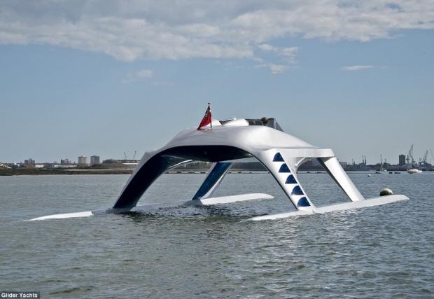 Ново измерение в света на луксозните лодки, морския еквивалент на Bugatti Veyron Super Sport? Потресаващата Glider Yachts SS18. Видео