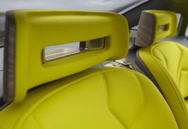 Citroen CXperience Concept идва в Париж: 3 метра междуосие и дисплей, по-голям от този на Tesla. Пълна галерия и видео