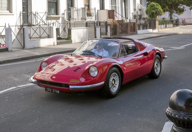 Това Ferrari Dino е било собственост на Питър Грант, мениджъра на „Лед Цепелин“. Може да го имате