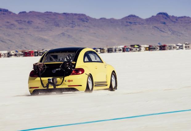 Това е най-бързата дива „Костенурка“, която „крачи“ с 328 км/ч: VW Beetle LSR