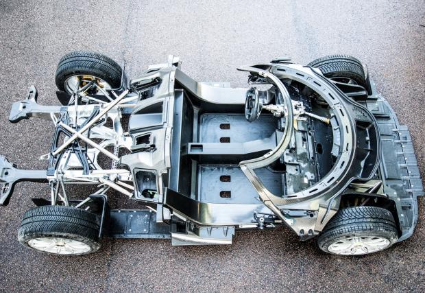 Koenigsegg подготвят „гола пистарка“ на базата на Regera? Със зимни гуми? Любопитно. Анатомията на този хипер хибрид