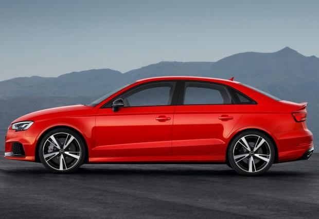Люти чушки за Audi RS 3 Sedan: 2,5-литров 5-цилиндров мотор, 400 коня и 280 км/ч. Готин