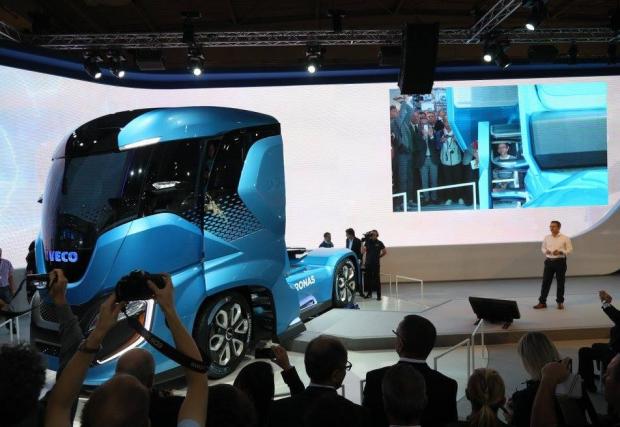 Ако извънземните караха камиони: Iveco Z Concept Truck. Видео