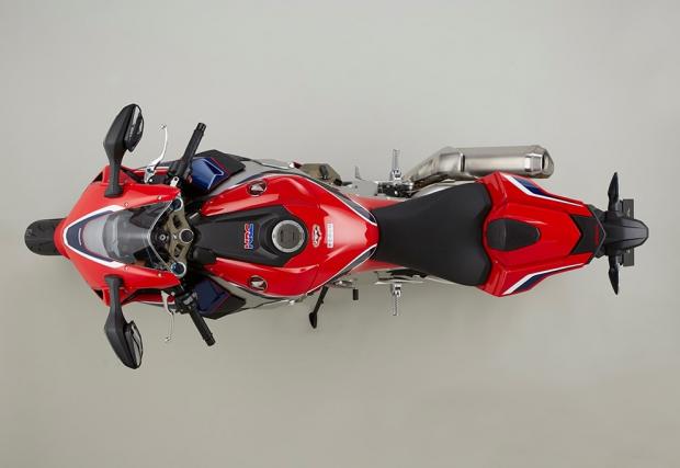 Ултимативният пистов мотор на Honda: CBR1000RR Fireblade SP ни казва „здрасти“