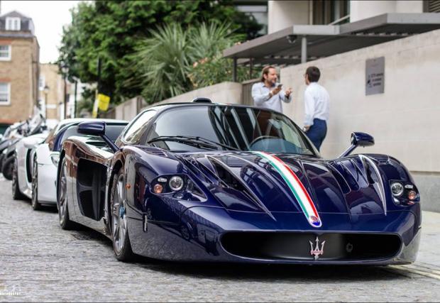 Красива съм, нали? Maserati MC12