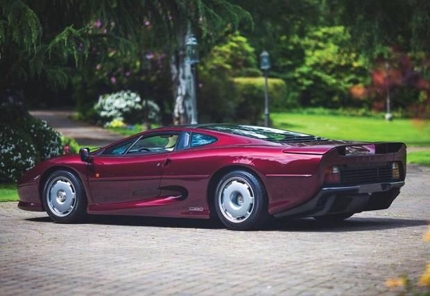 Голямата котка, Jag XJ220