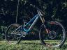 6. Mondraker Summum Carbon Pro Team. Супер високотехнологичен байк с ниско разположен заден шок и карбонова рамка. Отзад ходът е 205 мм, а отпред работи Fox 40 27.5 FIT4 LSC Performance Elite, с 203 мм. Въпреки сериозното оборудване, машинката тежи едва 15,9 кг. Цената и е 8900 евро.