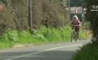 90-годишната велосипедистка, която кара по 30 км на ден. Продава яйца. Видео